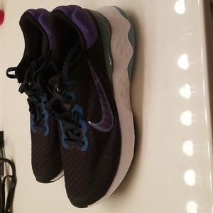 Woman Nike renew sneakers